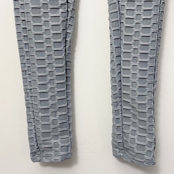 TikTok Famous Butt Leggings Gray Small - Picture 8 of 8